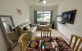 Apartamento uma quadra do mar- Praia da Enseada - melhor do Guarujá